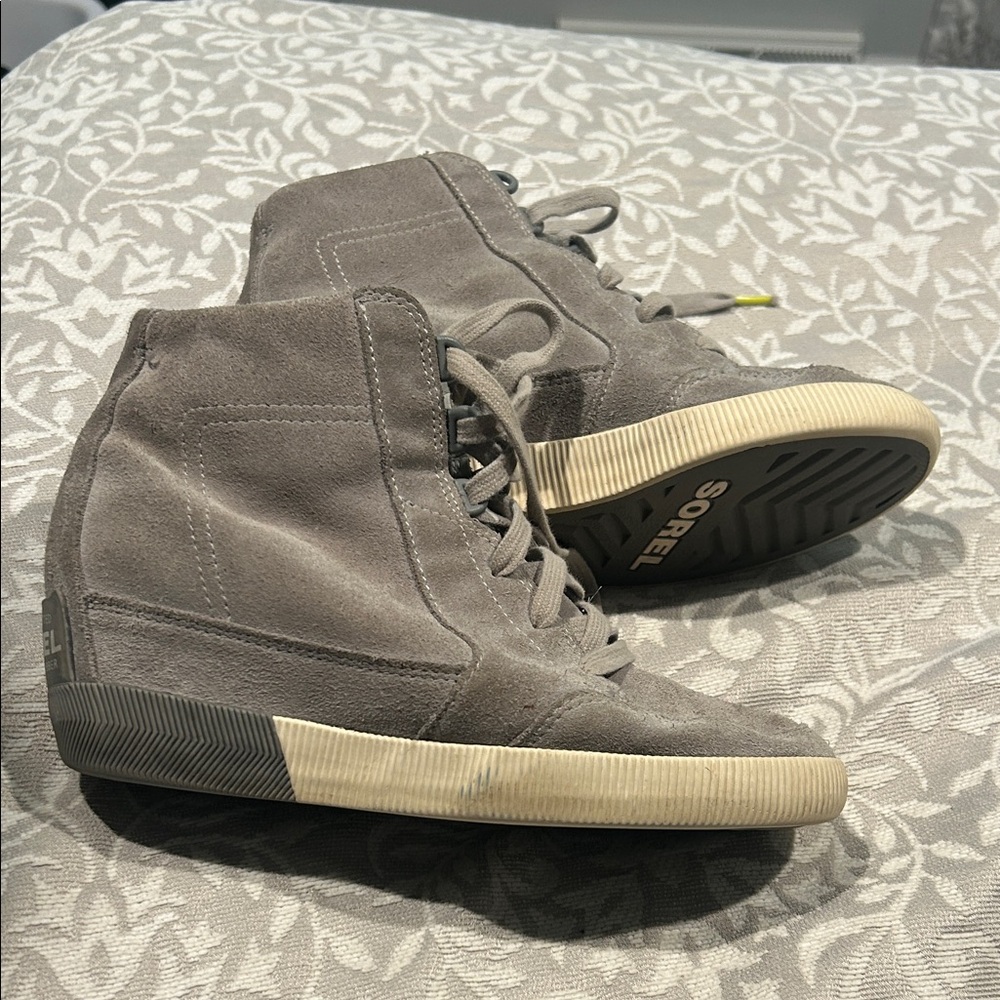 Sorel out and about wedge bootie Charcoal Suede High-Top Sneakers
